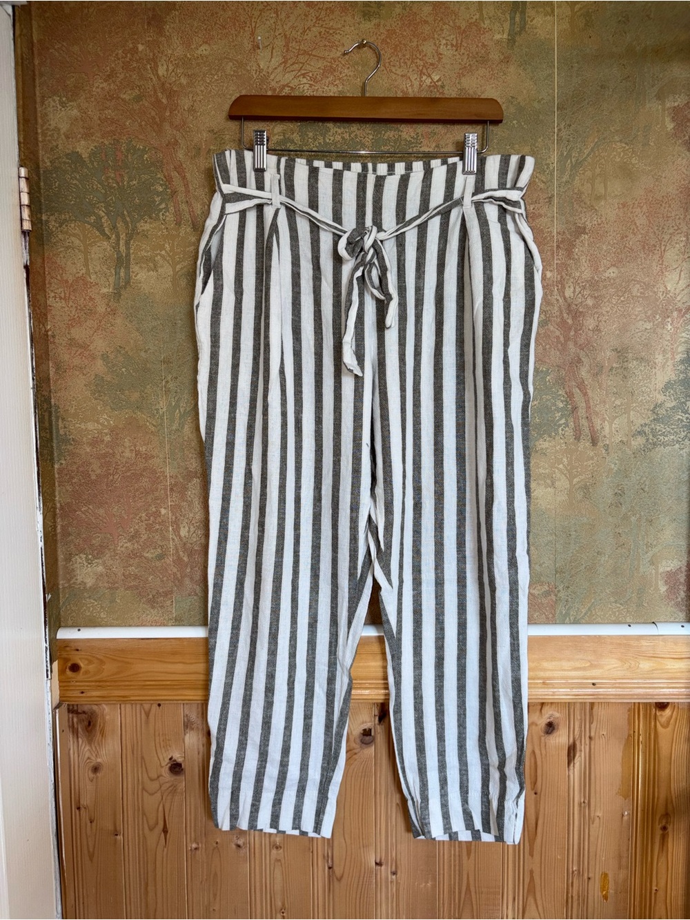 MyStyle | Gray Striped Belted Pants